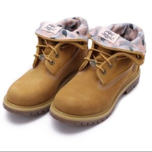 Brand New 81/2 Timberland Boots camouflage with pink blue and gray trimmin